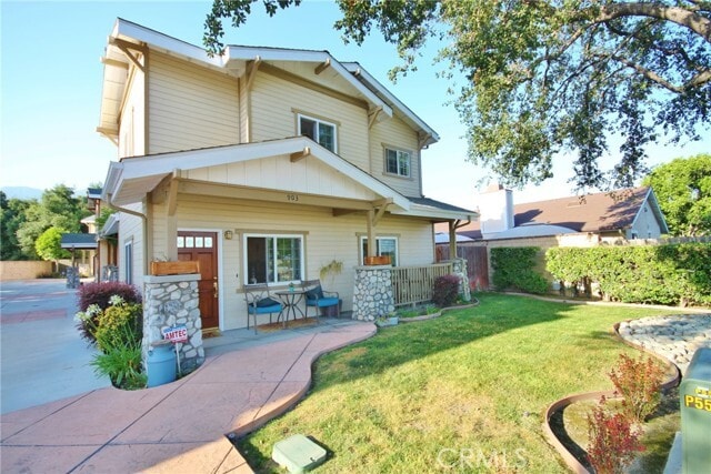 Building Photo - 903 Royal Oaks Dr