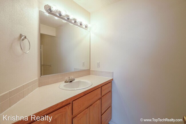 Building Photo - 3 br, 2.5 bath House - 6554 NE Forest Ln