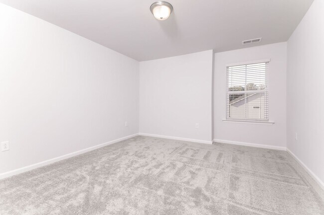 Foto del edificio - $300 Off First Month Rent!!! Charming 5 Bedroom Home Located In Raleigh NC!!!