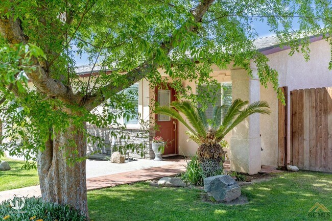 Building Photo - 757 Domingo Dr
