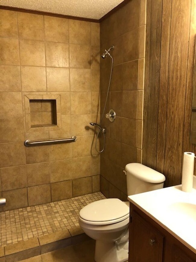 Foto del edificio - Renovated 3 Bedroom 1 Bath Home on 1 Acre for Rent!