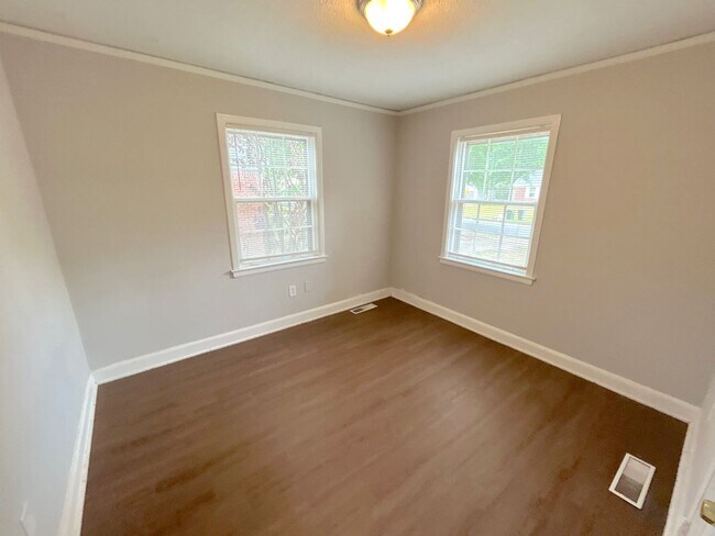 Foto del edificio - 4315 Leatherwood Ave