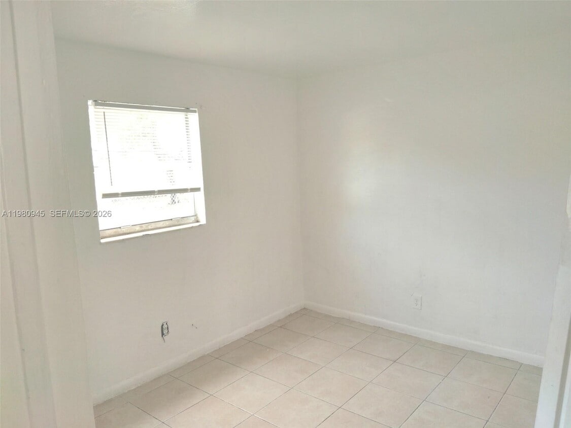 Building Photo - 519 NW 8th Ave