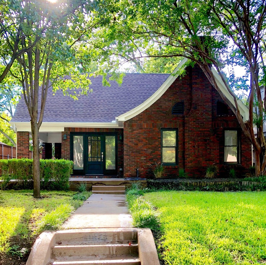 Primary Photo - 1107 N Winnetka Ave