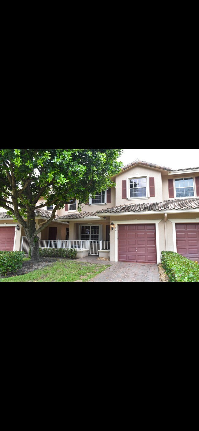 Building Photo - 3240 Fairway Cir