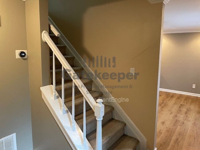 Foto del edificio - 102 Cypress Ct