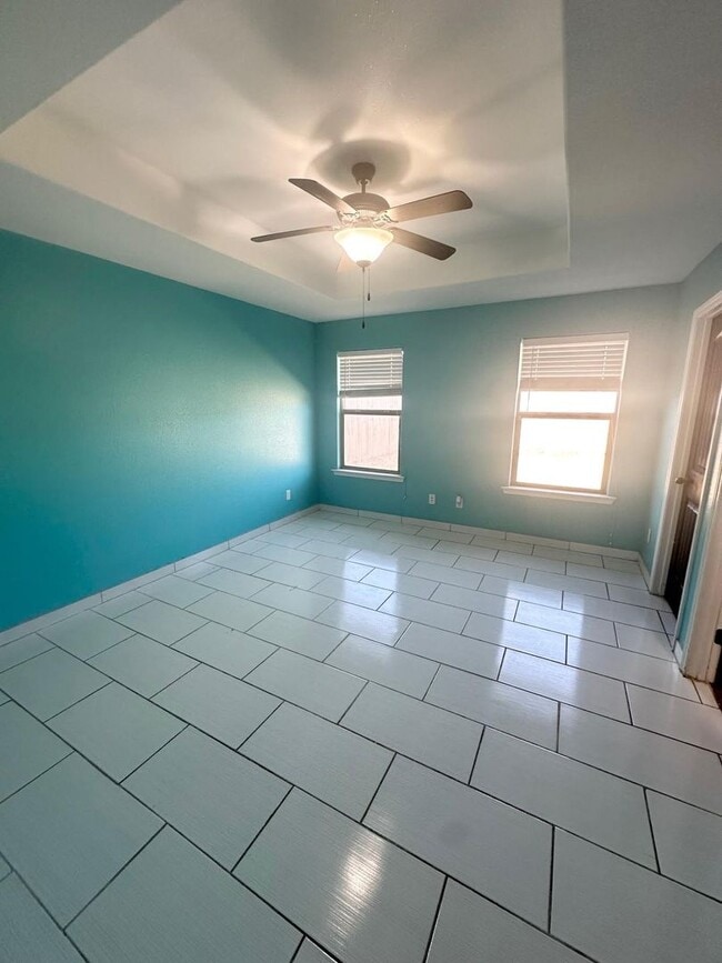 Foto del edificio - 3 Bedroom 2 Bathroom w/ Bonus Room