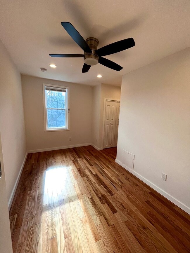 Building Photo - 454 E Girard Ave