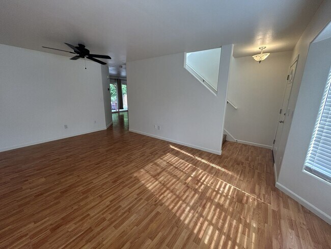Foto del edificio - Beautiful Newly updated 4 bedroom 2.5 bath 1,582 Sq Ft Home  in Crown Ridge Estates