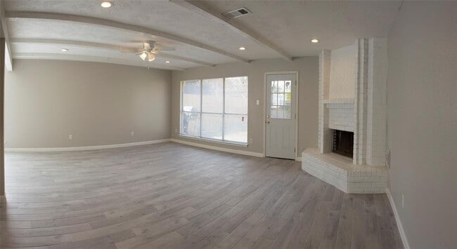 Building Photo - 18819 Oak Bower Dr