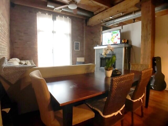 Foto del edificio - 1330 W Monroe St