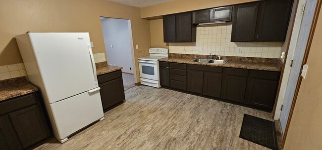 Kitchen - 1205 Pattee St