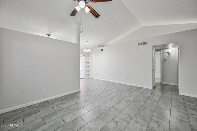 Foto del edificio - 1813 E Grandview Rd