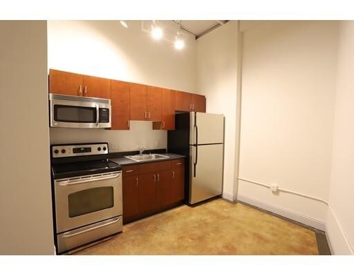 Primary Photo - 24 Mt Vernon St