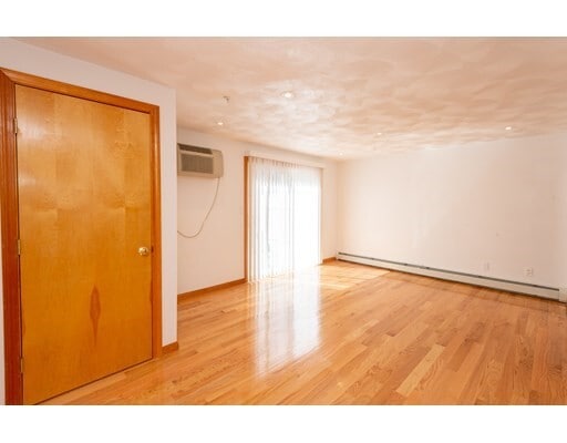 Building Photo - 7 Rosewood Dr