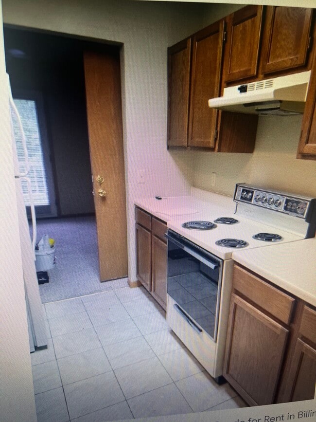 Building Photo - 2107 Clubhouse Way