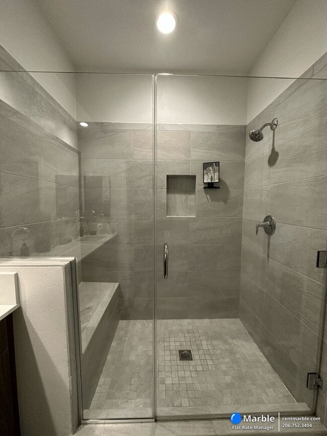 Building Photo - Modern 2-Bedroom, 2.5-Bath Townhome in Oakland