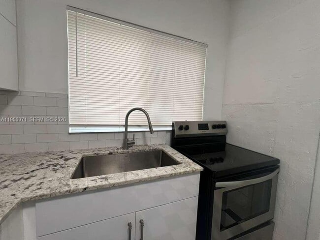 Foto del edificio - 2661 NW 33rd St