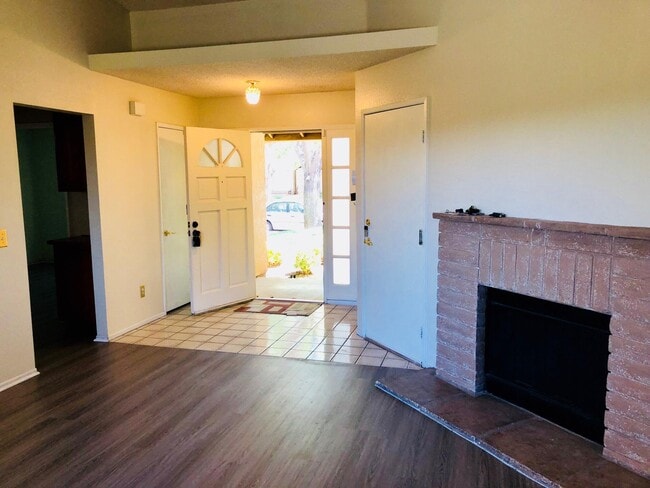 Building Photo - 1305 Windsor Pl