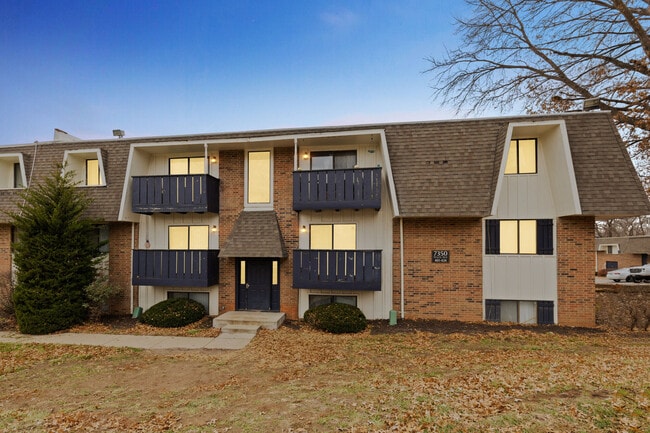Building Photo - Royal Ridge Apartments