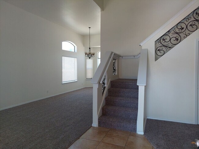 Building Photo - 4 BEDROOM 3 BATHROOM HOME close to Fort Bliss