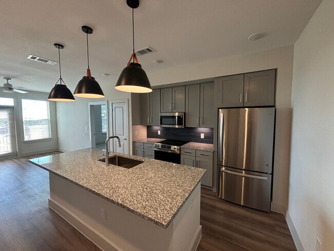 Foto del edificio - 216 Flint Rdg Rd