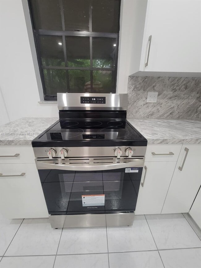 Foto del edificio - 2365 SW 21st Ave