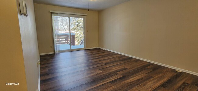 Building Photo - 3 bedroom 2 bath Town House
