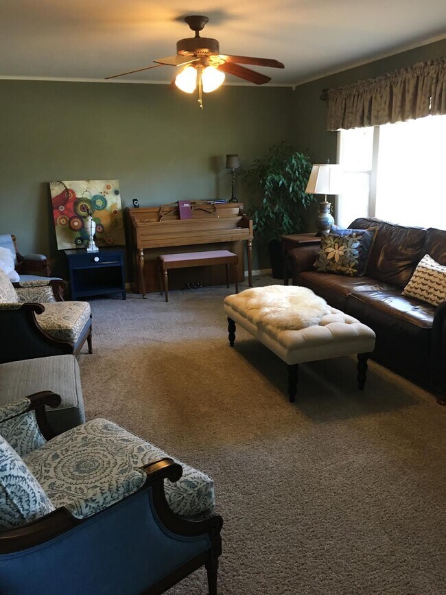 Foto del edificio - 103 Balsam Road-Great home with tons of st...
