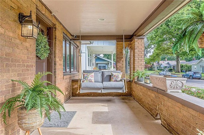 Foto del edificio - 5102 Carrollton Ave