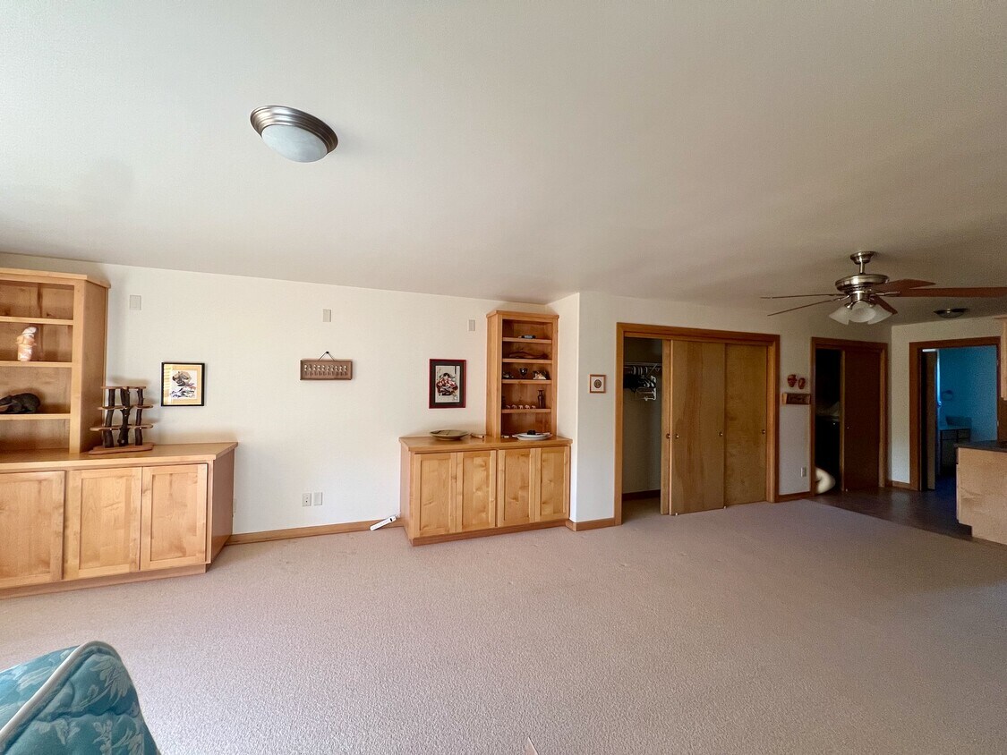 Primary Photo - 63398 Tristar Dr