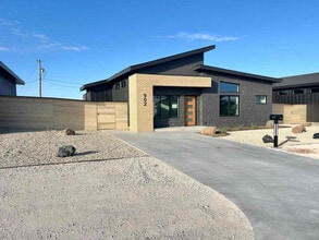 Building Photo - 902 NW Ave K