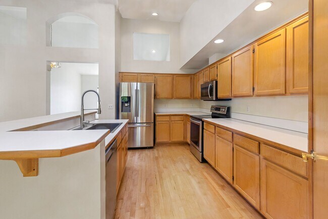 Building Photo - 3 bed 2 bath Benson Hill Area