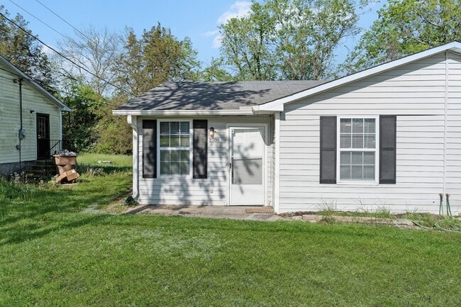 Building Photo - 2708 Vista Ln