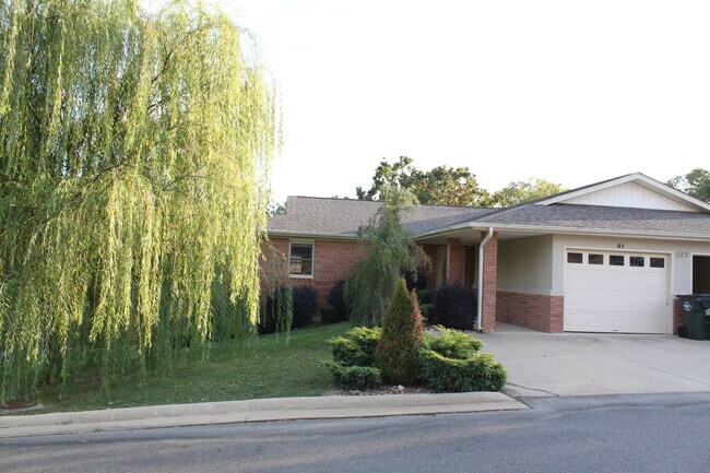 Building Photo - 522 Amity Rd