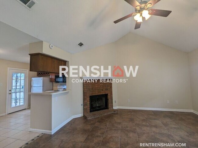 Building Photo - 3/2 Cordova Home Now Available For Rent!