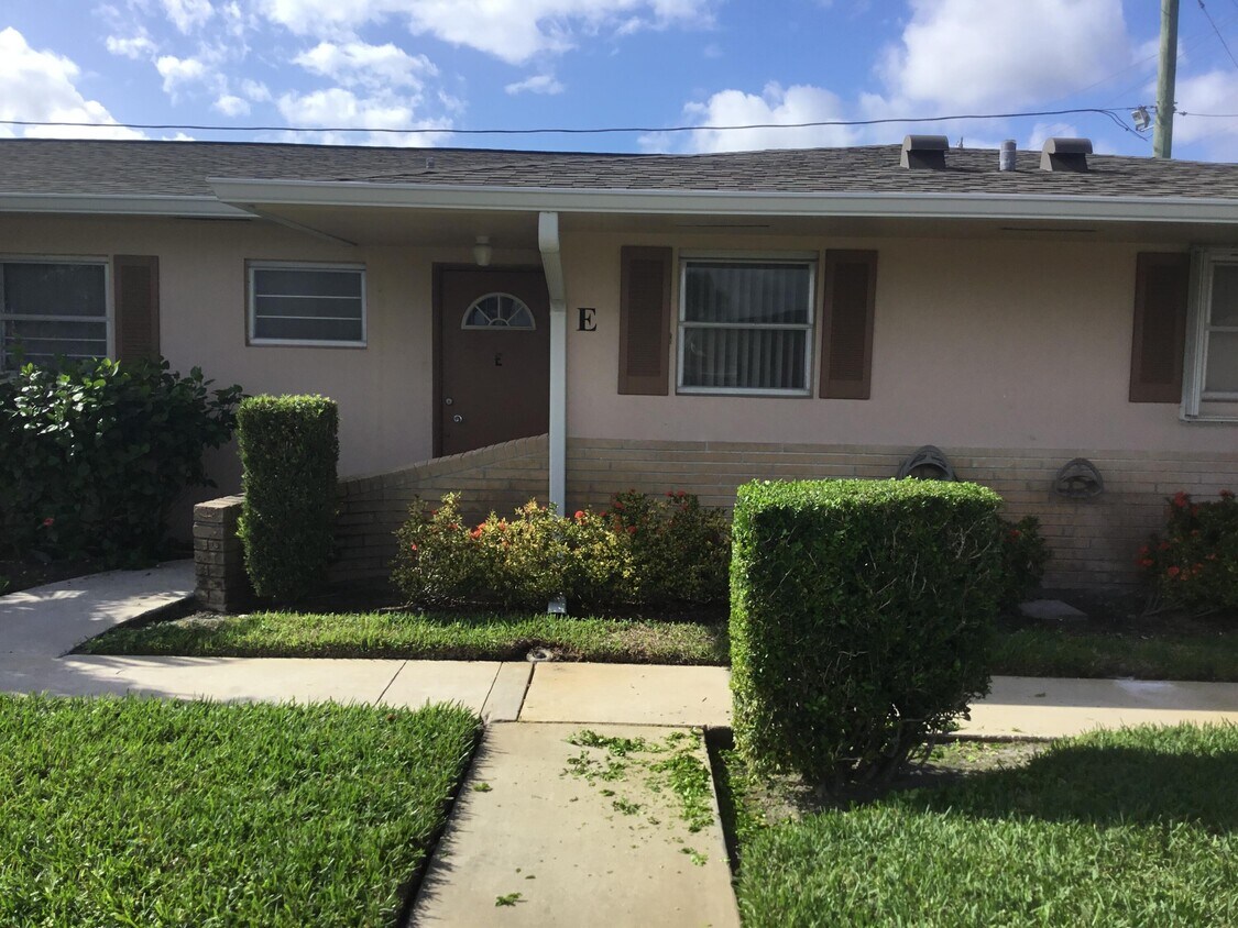 Primary Photo - 2533 Dudley Dr W