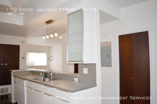 Foto del edificio - 170 S Jackson St