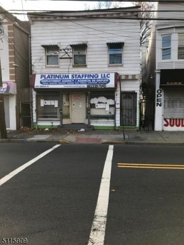 Building Photo - 621 Grove St