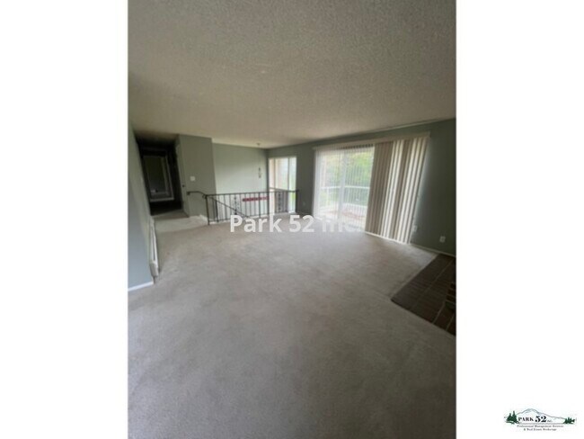 Foto del edificio - 9410 Rock Rd W