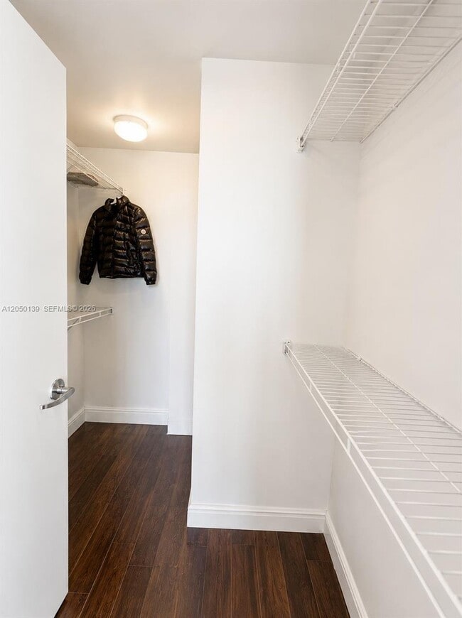 Foto del edificio - 60 SW 13th St