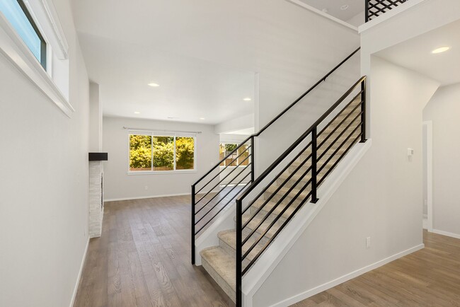 Building Photo - Simply Gorgeous 5 Bedroom 3 Bath Newer Con...