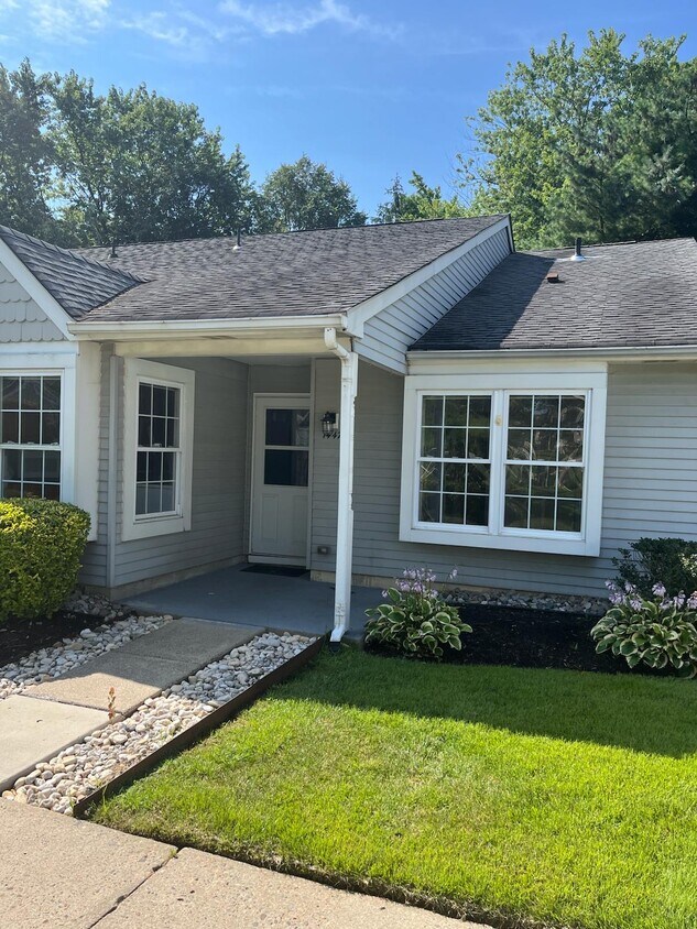 Foto principal - 1447 Thornwood Dr