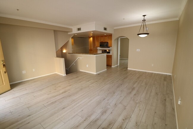 Foto del edificio - Woodland Hills Townhome S. of Ventura Blvd.