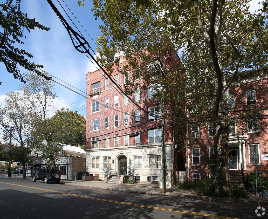 Foto del edificio - The Elmhurst