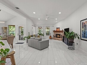 Building Photo - 10903 Wilson Oaks Dr