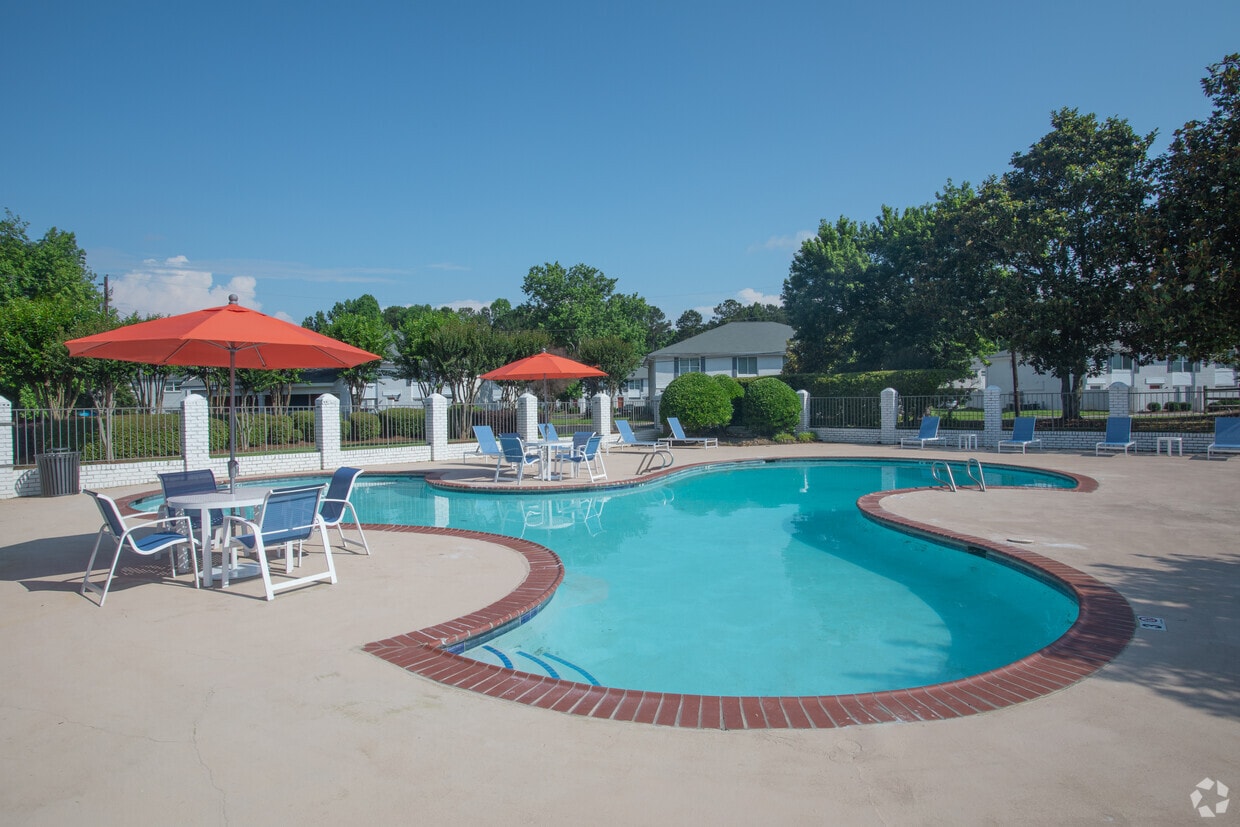 Arrowhead Townhomes Apartments in Jonesboro, GA