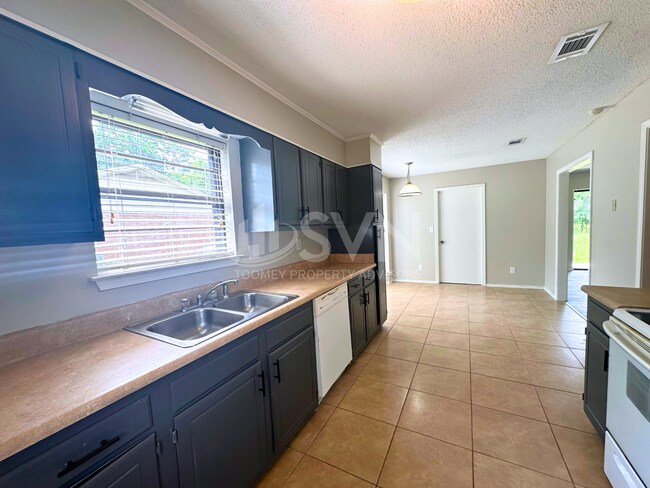 Foto del edificio - 9730 Trailwood Dr S