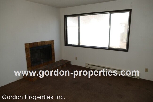 Building Photo - 1141-1143 NE 120th Ave