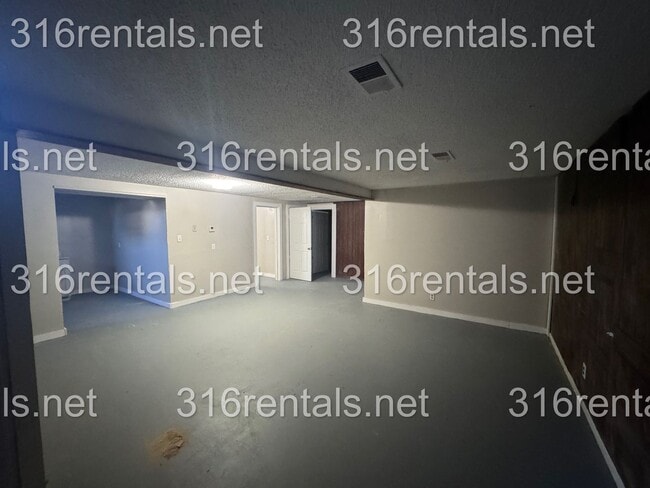 Building Photo - 1201 Hoch